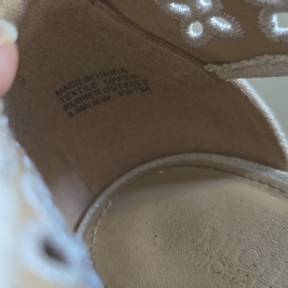 Michael Kors Damita Women’s Wedge Sandals Cream Size 6.5 - Picture 16 of 16